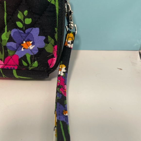vera bradley zip around wallet wristlet Floral logo on ribbons - Picture 7 of 9